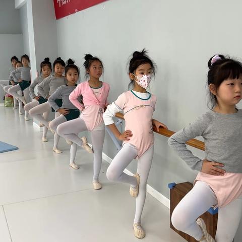 小天鹅艺术中心中国舞12月份工作总结