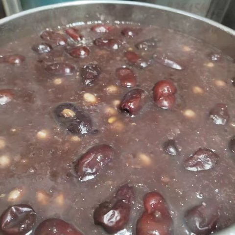 “情暖腊八粥 香溢邻里间”兴庆社区社工室开展腊八节活动