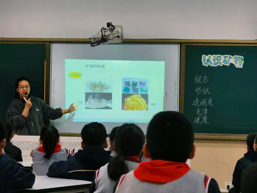 简篇-【灵美龙小˙校本教研】乡土资源赋能小学生科学观察与问题意识的实证研究系列活动一 ---龙小科学组校本主题研修系列活动(二)