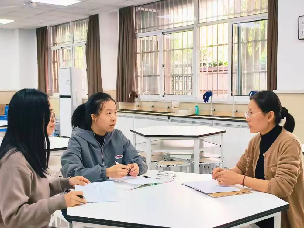 简篇-【灵美龙小˙校本教研】乡土资源赋能小学生科学观察与问题意识的实证研究系列活动一 ---龙小科学组校本主题研修系列活动(二)