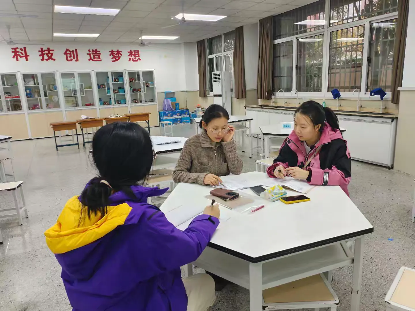 简篇-【灵美龙小˙校本教研】乡土资源赋能小学生科学观察与问题意识的实证研究系列活动二---龙小科学组校本主题研修系列活动(三)