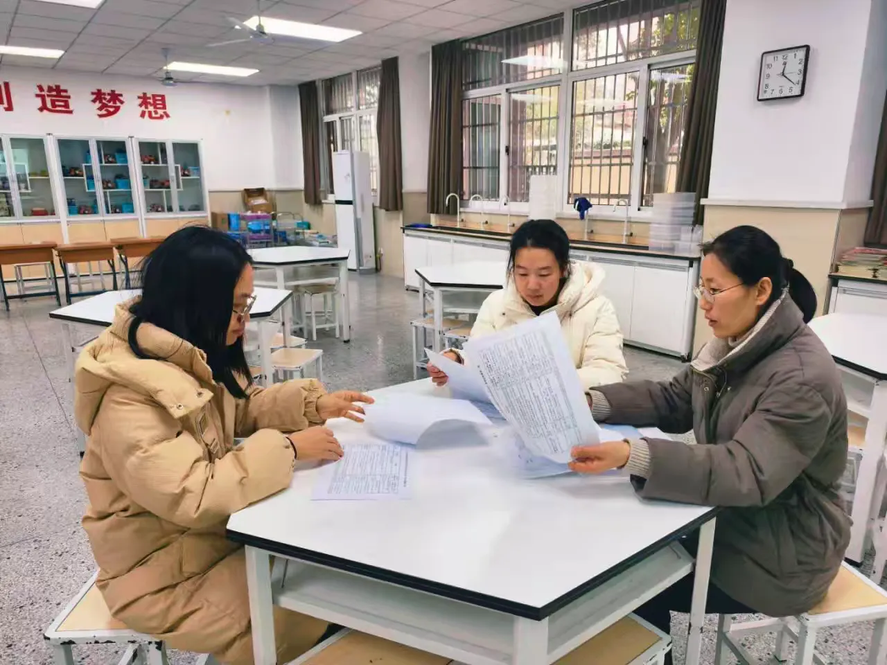 简篇-【灵美龙小˙校本教研】回首耕耘路,聚力启新程---龙小科学组校本主题研修系列活动(五)