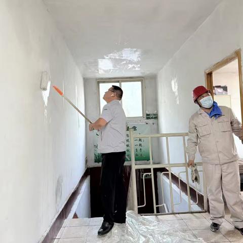 双鞍集团二炼钢公司开展“清洁厂区 党员先行”主题党日活动