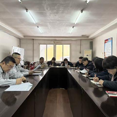 双鞍集团二炼钢公司召开专题学习会