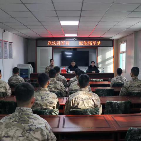 送法进军营   赋能强军梦