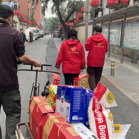 潘庄社区：“九九重阳心相依 敬老爱老送温情”重阳节入户慰问活动