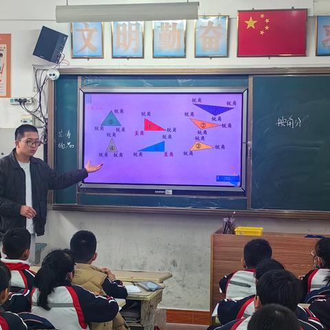 匠心初现 ﻿育见未来 ——记甘加鸿、蔡玉红导师组教研活动