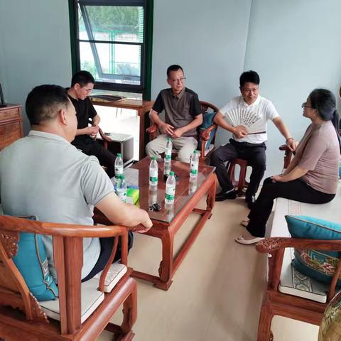 情暖师心 爱在金秋——洛宁县工商联界领导到涧口乡开展教师节慰问走访活动