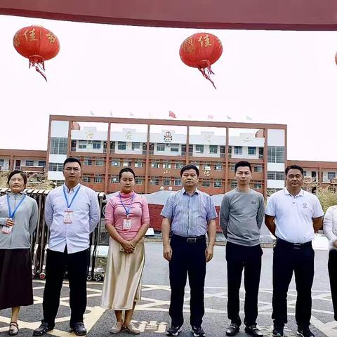 爱心护学岗、助力上学路
