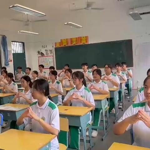 高二三   李农发   形体展示