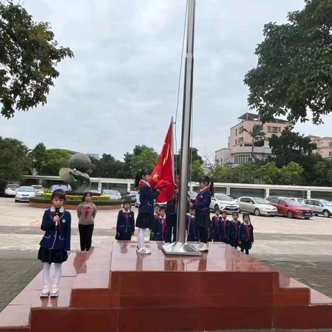 林小二六班的升旗仪式：团结与荣誉的见证