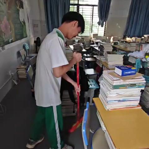 学校：海南屯昌思源实验学校 班级：高二（7）班 学生：胡诗通 指导老师：洪丹