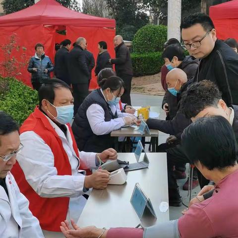 恒辉社区携手城关卫生院开展义诊活动，共筑健康社区新篇章