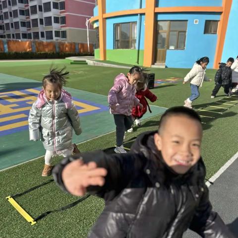 锦界第一幼儿园大六班孙雨婷小朋友上学期成长足迹👣