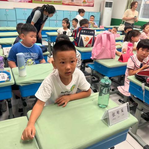 小浩同学正式成为一名小学生了