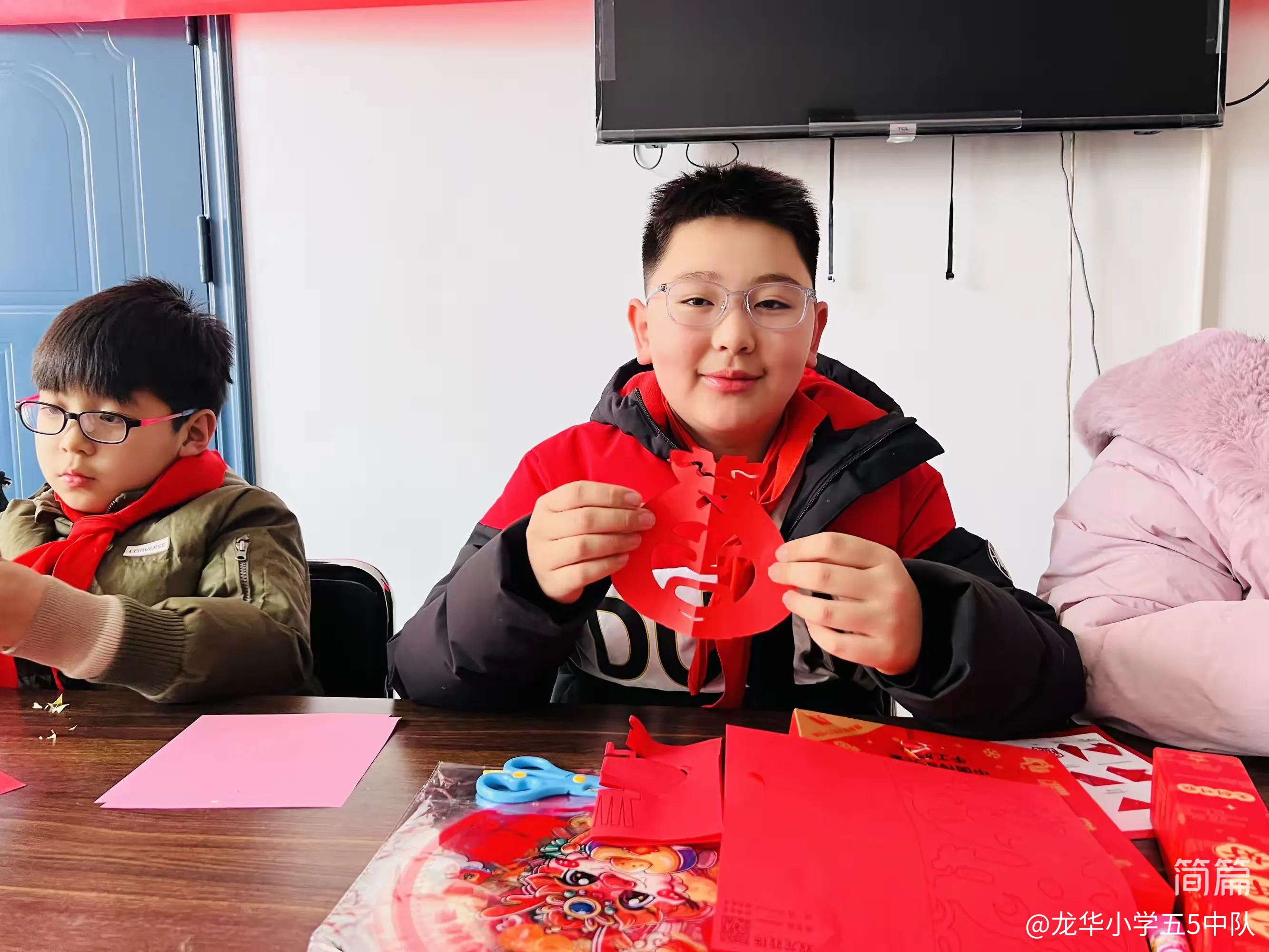 简篇-争当社区小主人——龙华小学五(5)中队&龙华社区迎春送福活动