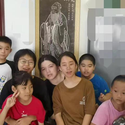 亲子时光与成长：温馨家庭的每一个瞬间