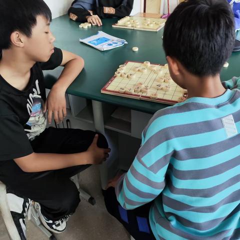 “象”互鼓励，“棋”乐融融，九龙学校初一象棋社团