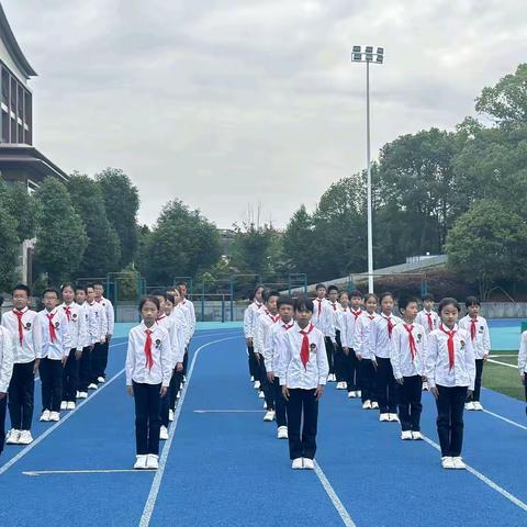“小满”未满  未来可期——龙川学校小学部四（2）中队第13周升旗仪式