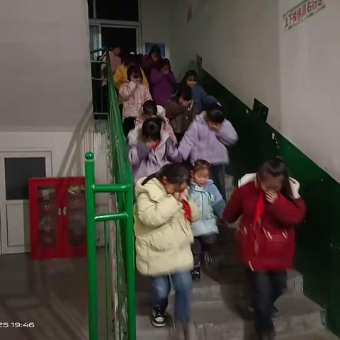 筑牢校园“防火墙”——古庄店镇兴德学校消防安全夜间疏散演练