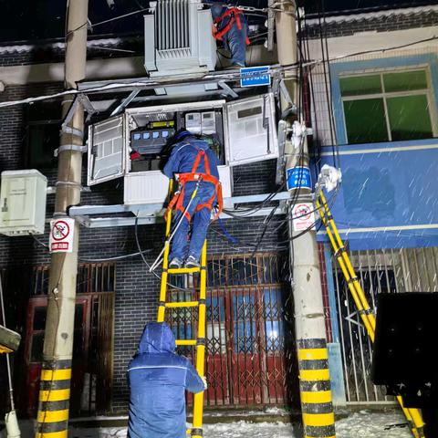 旬邑公司：【雪夜坚守，点亮万家灯火】