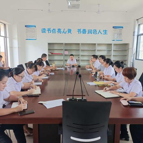 文昌市南阳中心小学开展开学工作布置暨师德师风建设学习会议