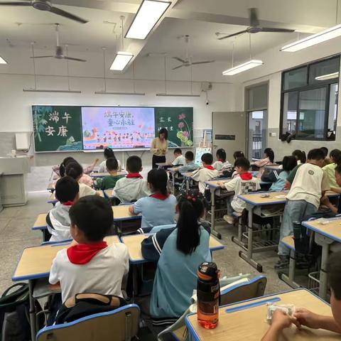 【家长进课堂】上饶市第十一小学三（6）中队开展“端午安康 童心永驻”活动