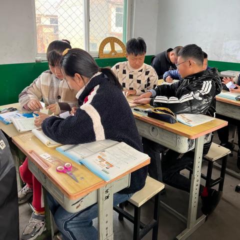 课堂展风采 教研促成长——上吕小学五年级数学听课教研活动