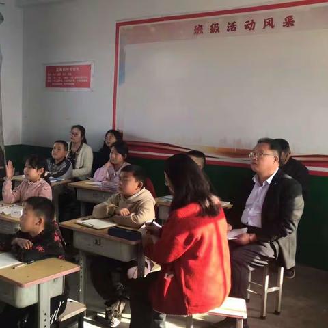 推门听课促成长 关注常态求质量——郝庄中心校领导深入上吕小学开展教研活动