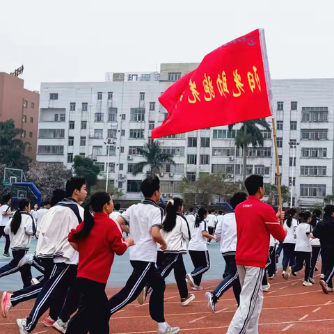 党建引领践初心 暖心陪跑助中考 ——钦州市外国语学校育才校区开展党员、教师助跑活动