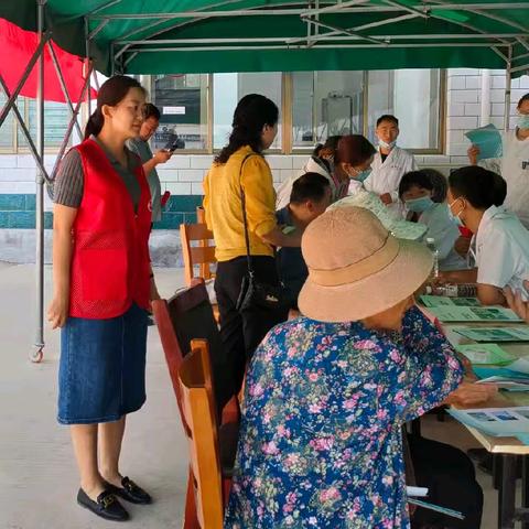 第一书记牵线搭桥 健康义诊温暖人心