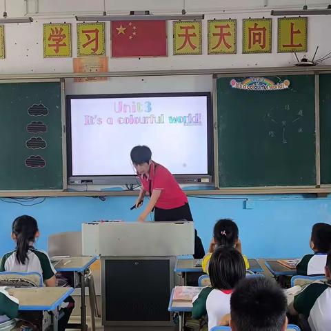 “研”语绽芳华，聚力共成长——龙门镇中心学校第7周英语公开课