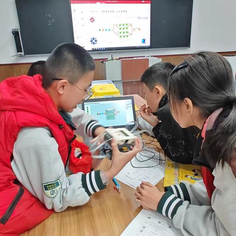【智耀实初】“编”织梦想 · “程”就未来——济宁市实验初中机器人社团活动回顾