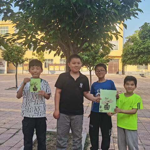 草王庄小学三年级创意种子粘贴画，一颗一粒乐趣多