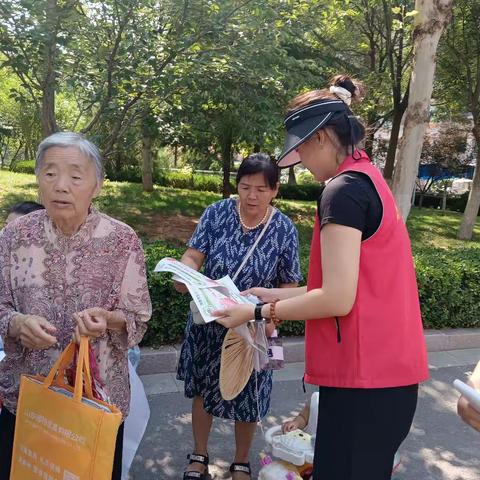 “绿色联盟・资源再生月——践行垃圾分类，共享绿色生活”银丰唐郡社区开展有害垃圾分类宣传教育活动