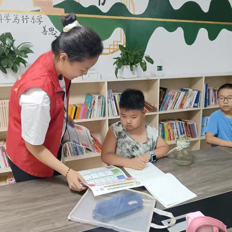 “绿色联盟・资源再生月——践行垃圾分类，共享绿色生活”银丰唐郡社区借助儿童硬笔书法课堂开展垃圾分类宣传教育活动