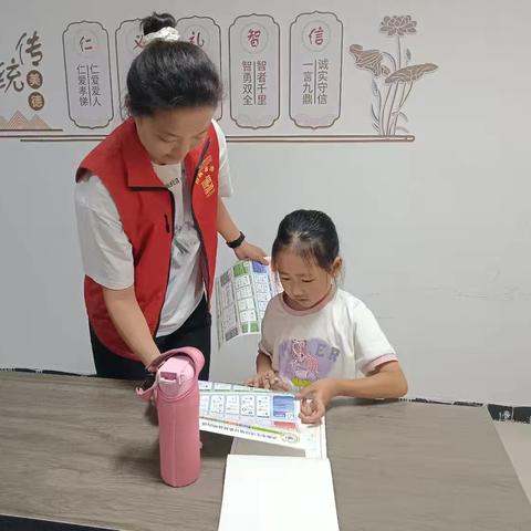 “绿色联盟・资源再生月——践行垃圾分类，共享绿色生活”银丰唐郡社区借助第二期儿童硬笔书法课堂开展垃圾分类宣传教育活动