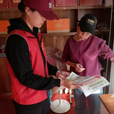 【文明新风・分类同行】银丰唐郡社区走进商铺开展有害垃圾分类宣传教育活动