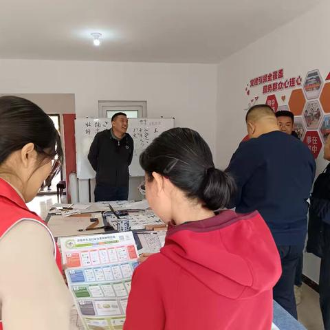 【文明新风・分类同行】银丰唐郡社区借助老年书法公益课堂开展有害垃圾分类宣传教育活动
