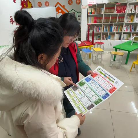 【文明新风・分类同行】银丰唐郡社区借助宪法宣传进社区活动开展有害垃圾分类宣传教育活动