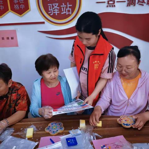 全民践行·分类赋能——唐冶街道银丰唐郡社区借助杯垫制作活动开展垃圾分类宣传教育活动