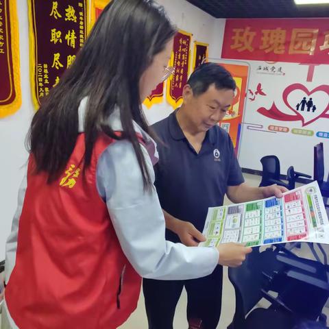 全民践行·分类赋能——唐冶街道银丰唐郡社区借助活动开展有害垃圾分类宣传教育活动