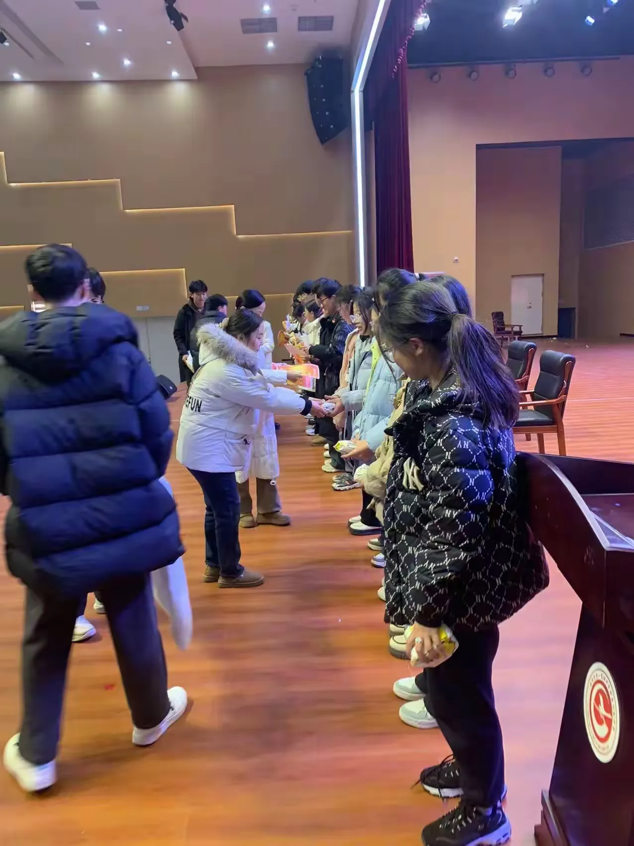 简篇-踏梦前行,让每一颗星星都闪耀———汝州市一高附中九年级阶段性测试表彰大会暨班级挑战赛