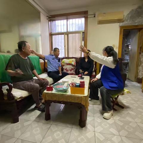 社区多方联动入户走访，守护居民心理健康
