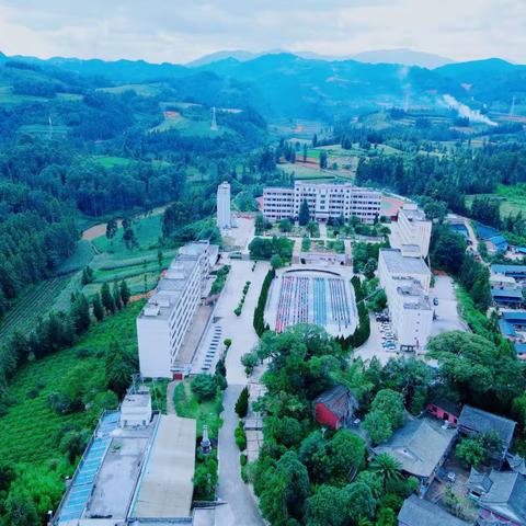 春风化雨育桃李，润物无声洒春晖，您悄然绽放——平坝镇中心学校第39个教师节之校长寄语！