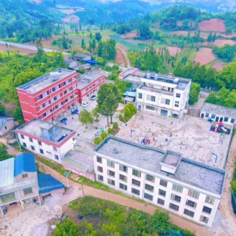 “追风逐梦，感悟科技力量”——2025年春季学期文山市平坝镇中心学校黄草坝小学春游活动