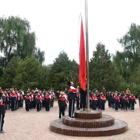 “红领巾 爱祖国” ——威戎镇中心小学少先队建队日系列活动