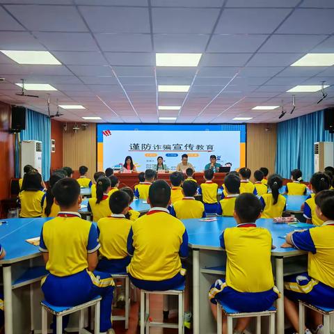 筑牢安全防线 法治护航成长——四会市东城中心小学开展法治进校园及安全教育活动