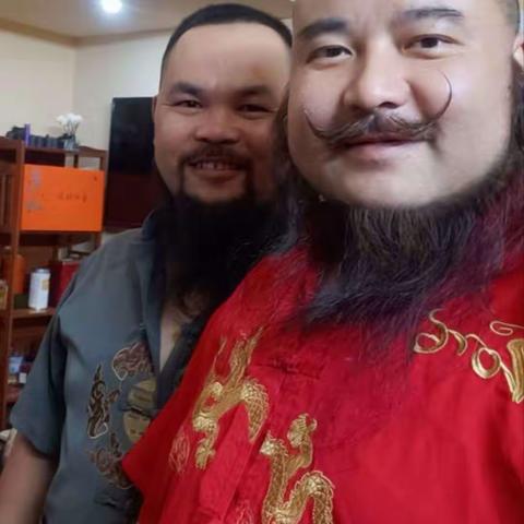 24号下午4点到晚上21点，紫金城胡须哥竹筒菜，广东最具创意的美髯大赛，选手各出奇招，满脸胡子摆造型