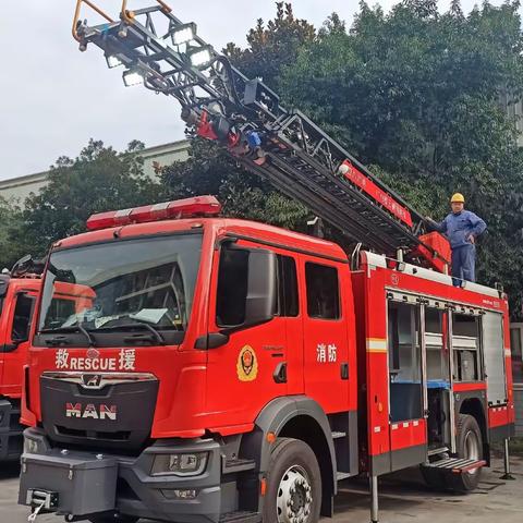 《我们一起做消防车🚒》